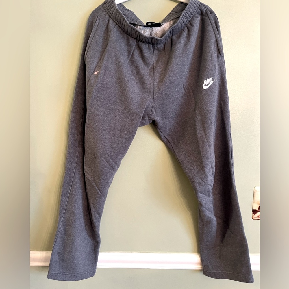 Nike Grey Sweatpants with pockets